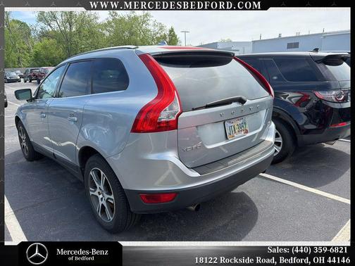 Premium Electric Silver Metallic 2011 Volvo XC60 T6