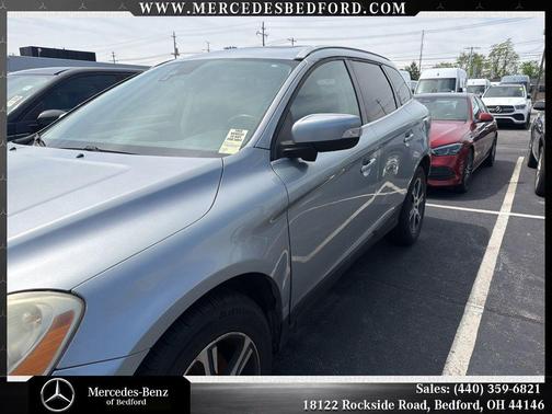 Premium Electric Silver Metallic 2011 Volvo XC60 T6