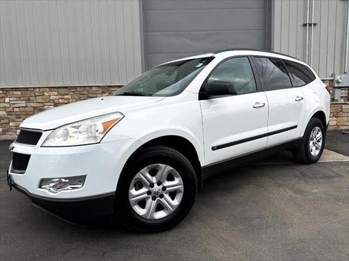 Photo 1 of 22 of 2009 Chevrolet Traverse LS