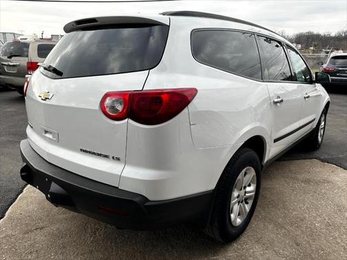 Photo 5 of 22 of 2009 Chevrolet Traverse LS