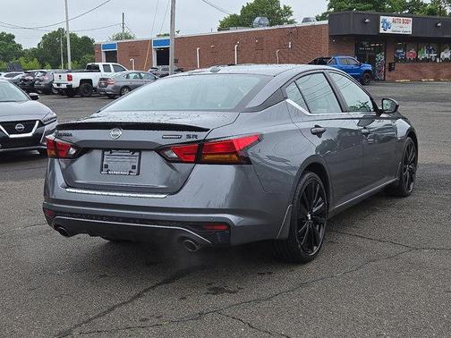 2022 Nissan Altima SR FWD