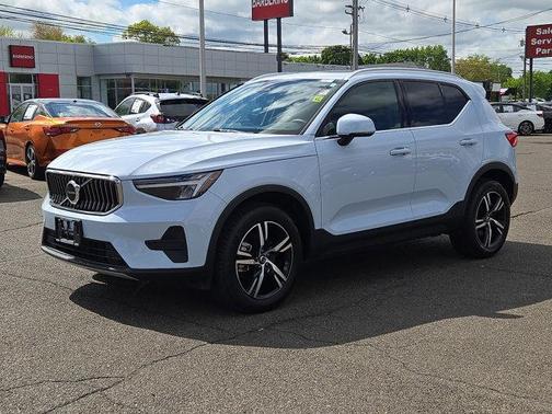 White 2025 Volvo XC40 B5 Core Bright Theme