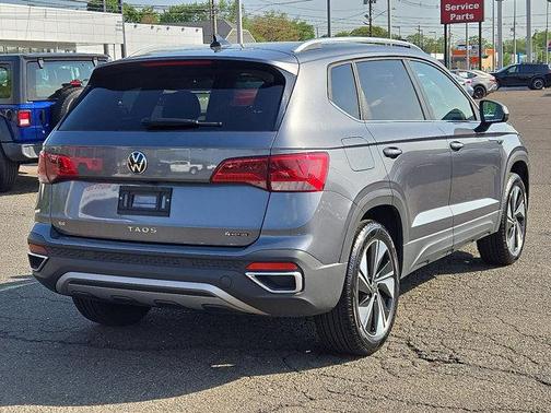 2024 Volkswagen Taos 1.5T SE