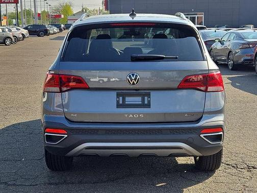 2024 Volkswagen Taos 1.5T SE