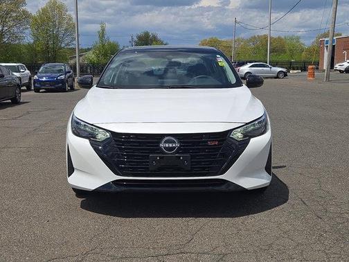 Aspen White Tricoat/Super Black 2025 Nissan Sentra SR