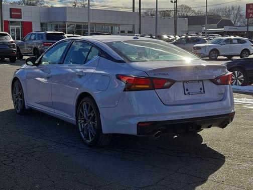 2024 Nissan Altima SR VC-Turbo FWD