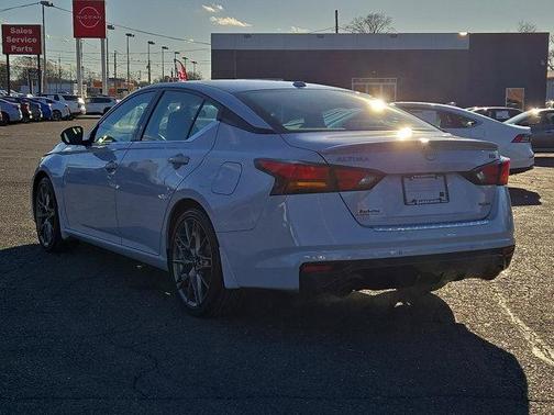 2023 Nissan Altima SR VC-Turbo FWD