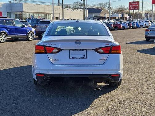 2023 Nissan Altima SR VC-Turbo FWD