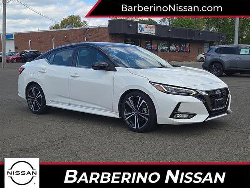 Aspen White Tricoat/Super Black 2023 Nissan Sentra SR