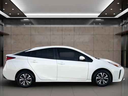2020 Toyota Prius LE