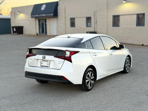 2020 Toyota Prius LE