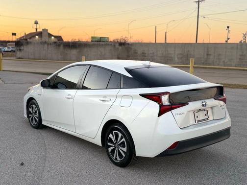 2020 Toyota Prius LE