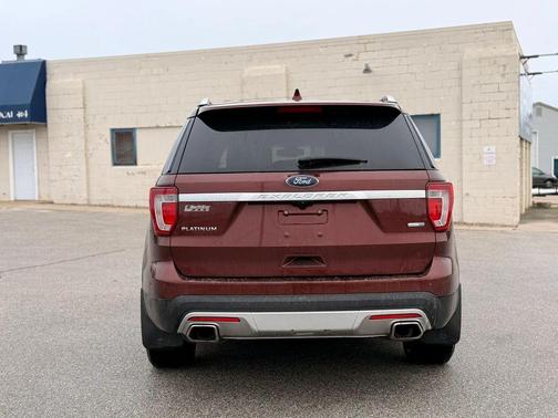 Red 2016 Ford Explorer Platinum
