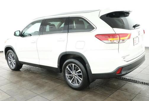 Blizzard Pearl 2019 Toyota Highlander XLE