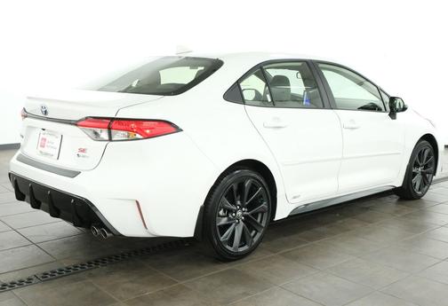 Ice Cap 2025 Toyota Corolla Hybrid SE