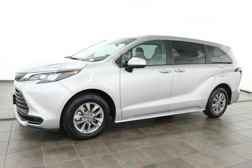 2024 Toyota Sienna LE