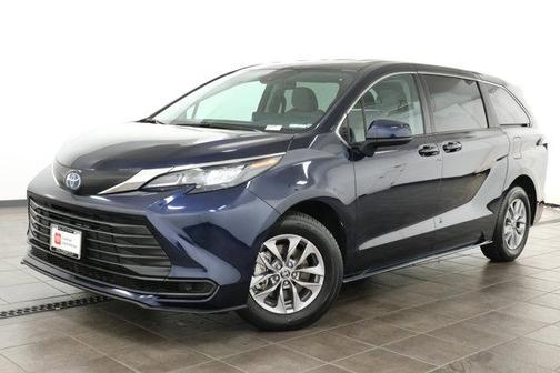 2024 Toyota Sienna LE