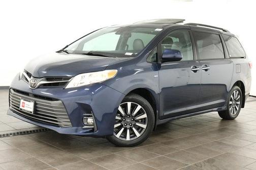 2018 Toyota Sienna XLE
