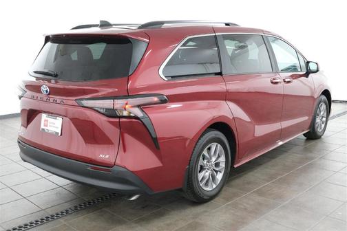 2025 Toyota Sienna XLE