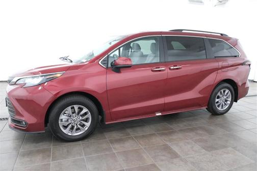 2025 Toyota Sienna XLE