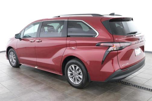2025 Toyota Sienna XLE