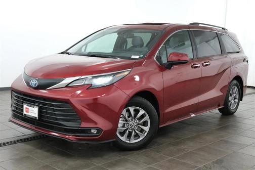 2025 Toyota Sienna XLE