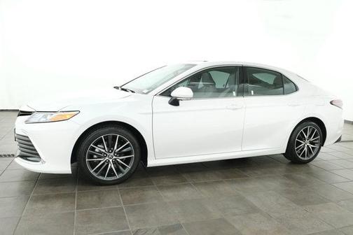 2023 Toyota Camry Hybrid XLE