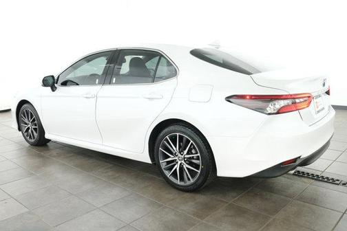 2023 Toyota Camry Hybrid XLE