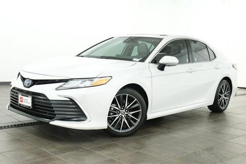 2023 Toyota Camry Hybrid XLE