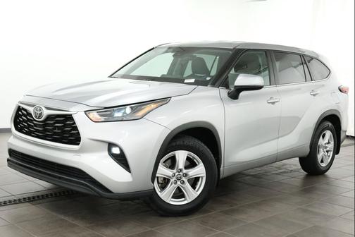 Celestial Silver Metallic 2024 Toyota Highlander LE