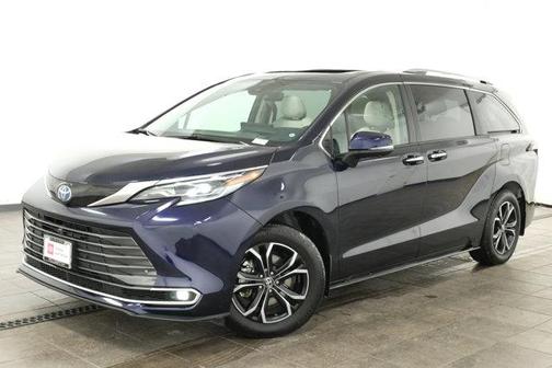 2025 Toyota Sienna Platinum
