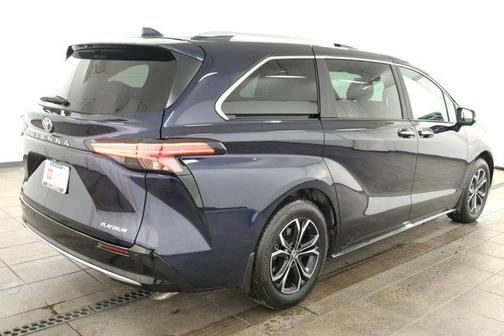 2025 Toyota Sienna Platinum
