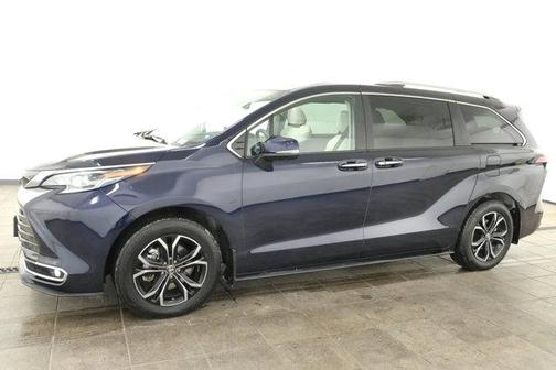 2025 Toyota Sienna Platinum