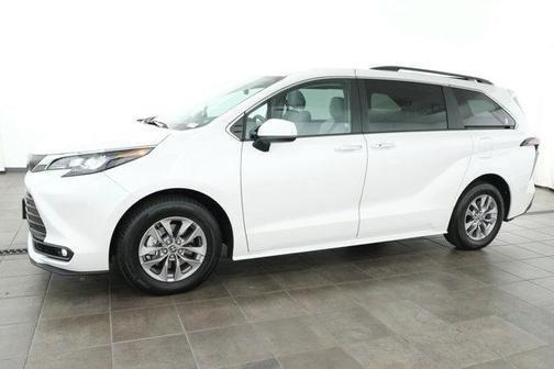 2025 Toyota Sienna XLE