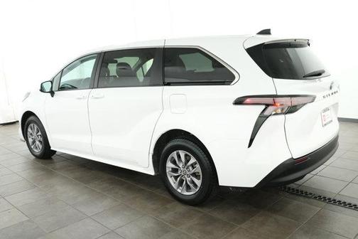 2024 Toyota Sienna LE