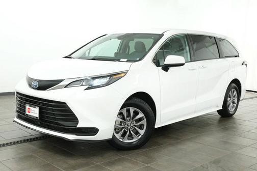 2024 Toyota Sienna LE