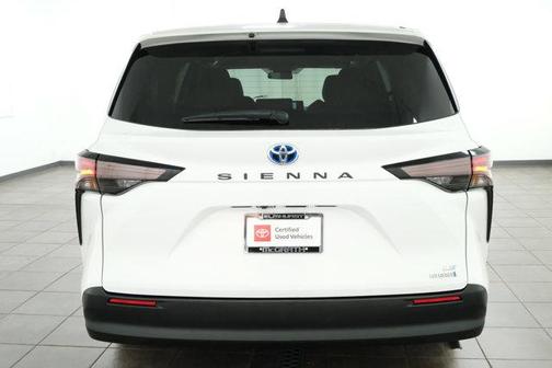 2024 Toyota Sienna LE