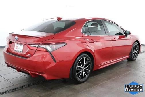 2022 Toyota Camry Hybrid SE