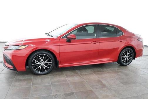 2022 Toyota Camry Hybrid SE