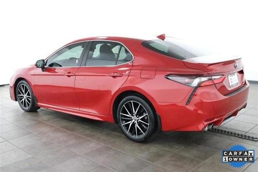 2022 Toyota Camry Hybrid SE