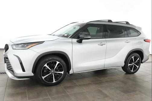 Celestial Silver Metallic 2021 Toyota Highlander XSE