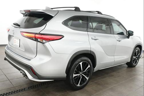 Celestial Silver Metallic 2021 Toyota Highlander XSE