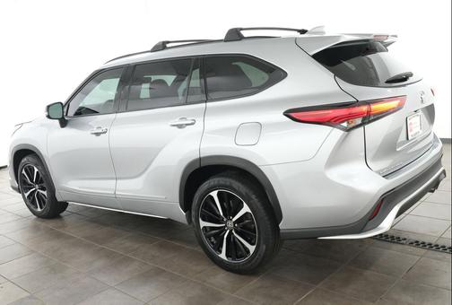 Celestial Silver Metallic 2021 Toyota Highlander XSE