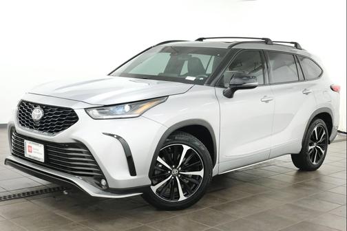 Celestial Silver Metallic 2021 Toyota Highlander XSE