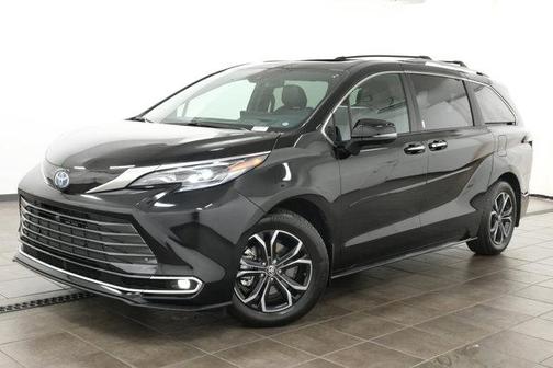 2025 Toyota Sienna Platinum 7 Passenger