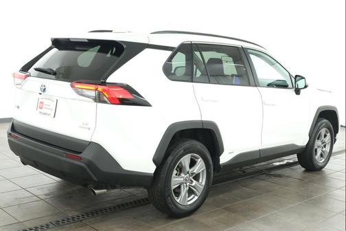 Ice Cap 2024 Toyota RAV4 Hybrid SE