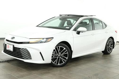 Wind Chill Pearl 2025 Toyota Camry XLE
