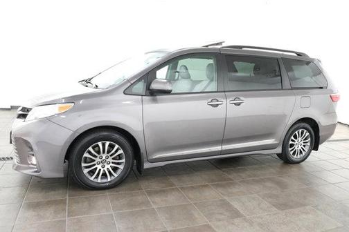 2020 Toyota Sienna XLE