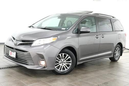 2020 Toyota Sienna XLE