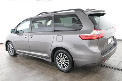2020 Toyota Sienna XLE